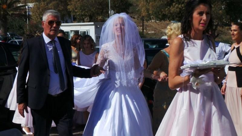 Ο γάμος της χρονιάς στην Μύκονο: Το παραμυθένιο νυφικό και οι εκλεκτοί καλεσμένοι (Photos - Video) - Media