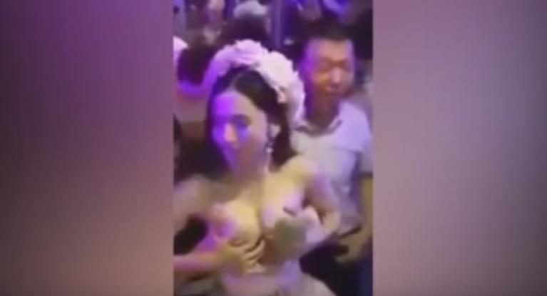 Τελικά η νύφη που της έπιαναν το στήθος ήταν… γαμπρός! - Media