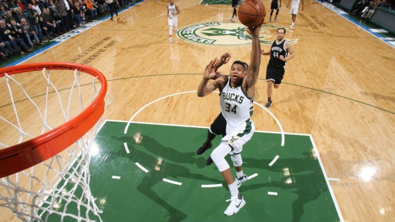 «Έσπασε» το καλάθι ο Αντετοκούνμπο - Το απίθανο κάρφωμά του (Video) - Media