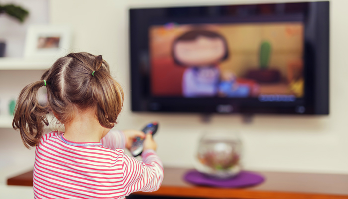 APP: Παιδιά από 18 μηνών και πάνω μπορούν να βλέπουν τηλεόραση - Media