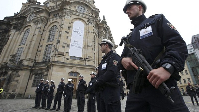 Εκκενώθηκε σχολείο στη Γερμανία-Η αστυνομία αναζητά «μαυροντυμένο» οπλοφόρο - Media