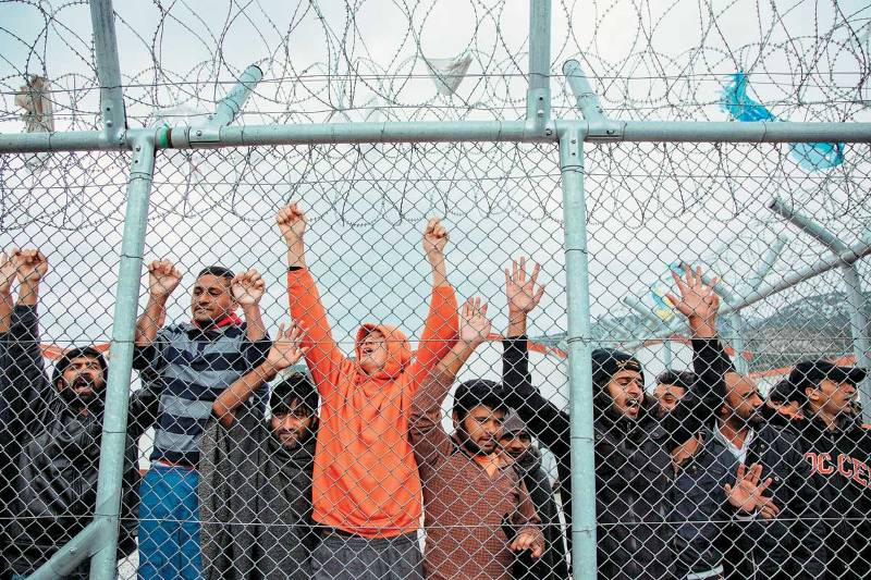 Μακρόν για μεταναστευτικό: «Κλειστά κέντρα» προτείνουν Γαλλία-Ισπανία - Media