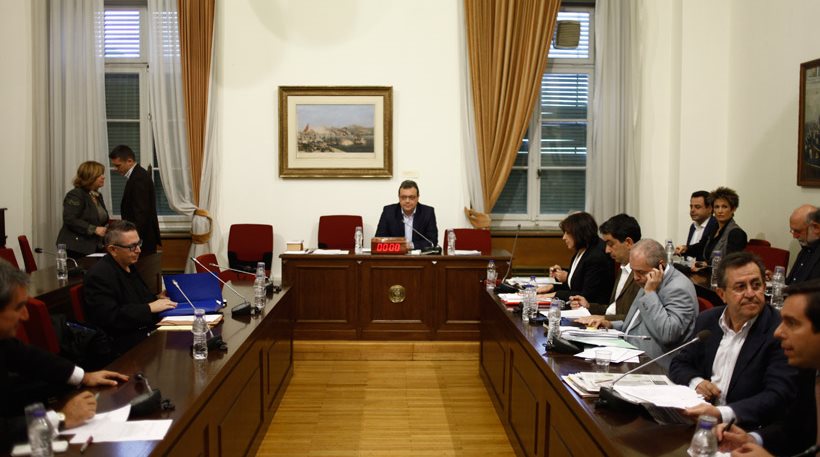 Επίθεση από το Ρουβίκωνα σε Θέμο Αναστασιάδη κι εκδότες - Media