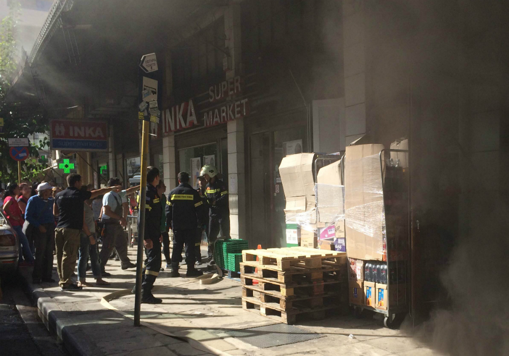Πυκνοί καπνοί τύλιξαν σούπερ μάρκετ στο κέντρο των Χανίων (Photos) - Media