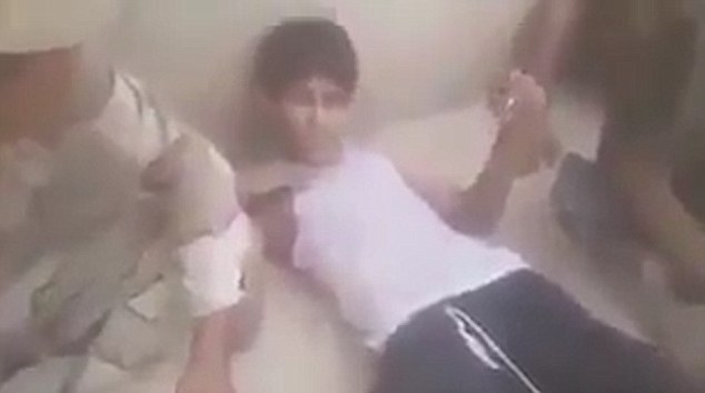 Φριχτά βασανιστήρια σε παιδιά από Ιρακινούς στρατιώτες (Video) - Media
