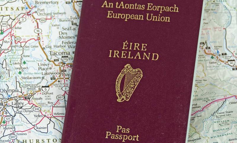 Στο Δουβλίνο, αδελφές μου, στο Δουβλίνο: Διπλασιάστηκαν οι αιτήσεις Βρετανών για ιρλανδικό διαβατήριο! - Media