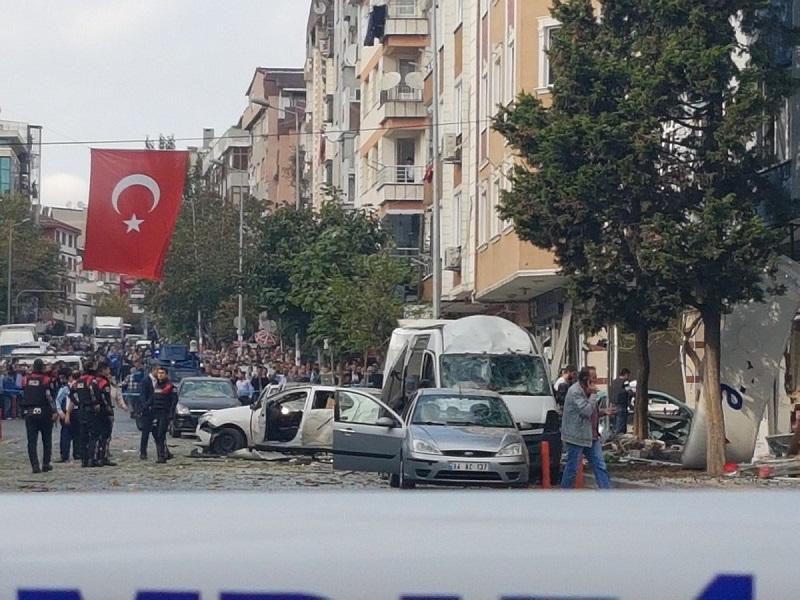 Έκρηξη σε αστυνομικό τμήμα στην Κωνσταντινούπολη - 10 τραυματίες (Video & Photos) - Media