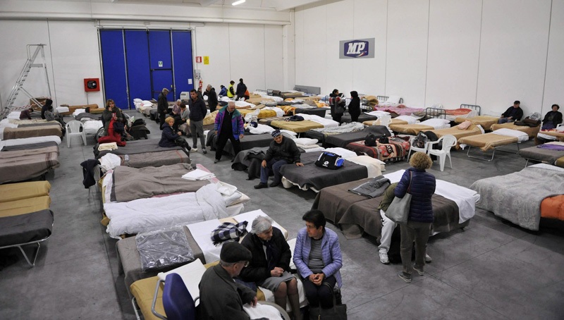 Ιταλία: Ο σεισμός «άφησε» στον δρόμο τουλάχιστον 30.000 ανθρώπους - Media