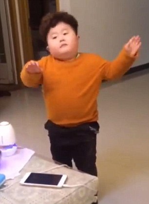 Ο μικρός «Κιμ Γιονγκ Ουν» τα… σπάει και θα σας φτιάξει την ημέρα (Video) - Media