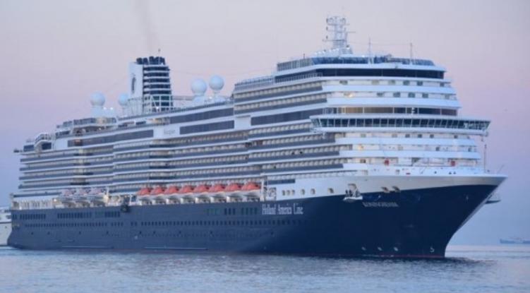 Το υπερπολυτελές κρουαζιερόπλοιο Koningsdam στον Πειραιά (Video) - Media