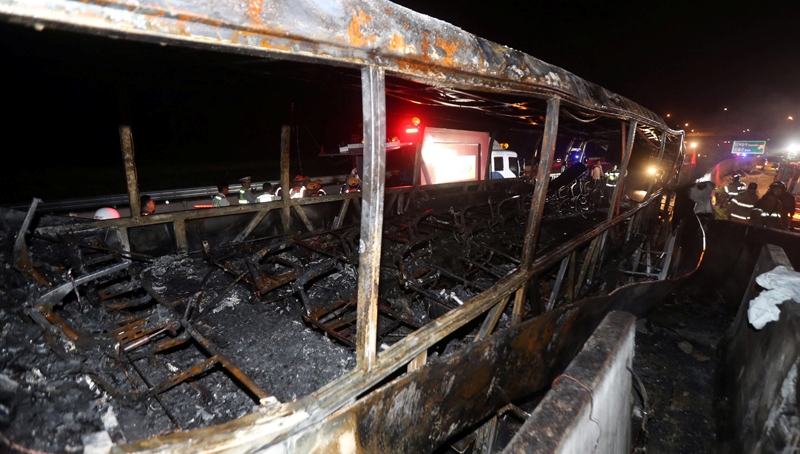 Δέκα νεκροί από φωτιά που ξέσπασε σε τουριστικό λεωφορείο στη Νότια Κορέα - Media