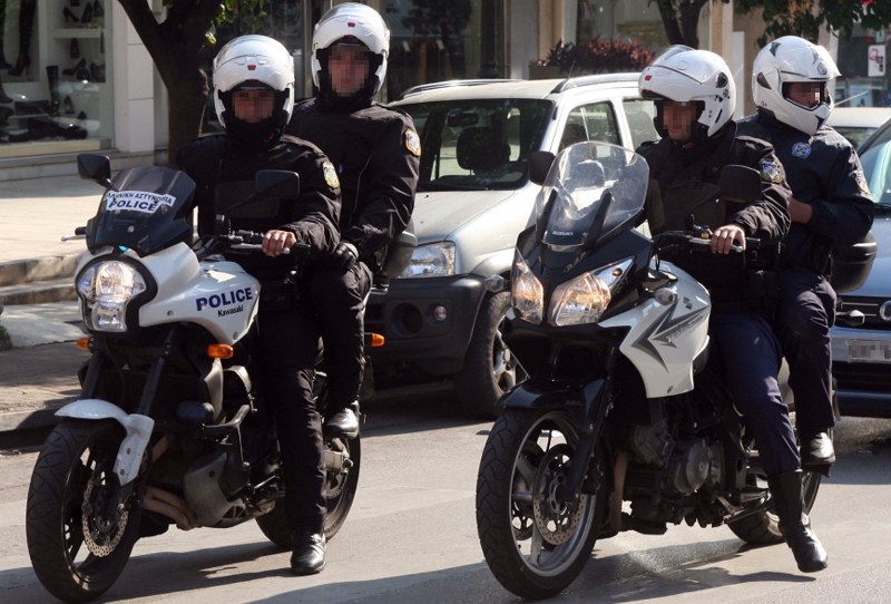 Έπεσε από τον 7ο ενώ η αστυνομία ερευνούσε το σπίτι της για ναρκωτικά - Media