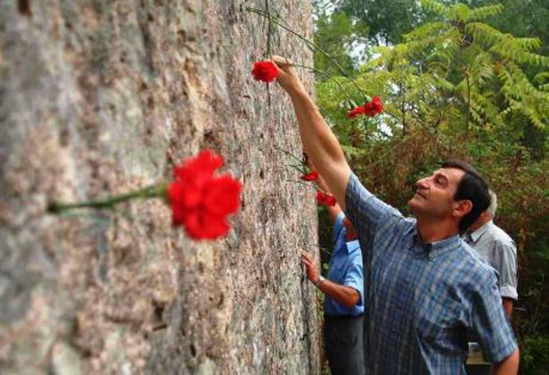 Κέρκυρα: Ένα λουλούδι για τους εκτελεσθέντες στο Λαζαρέτο - Media