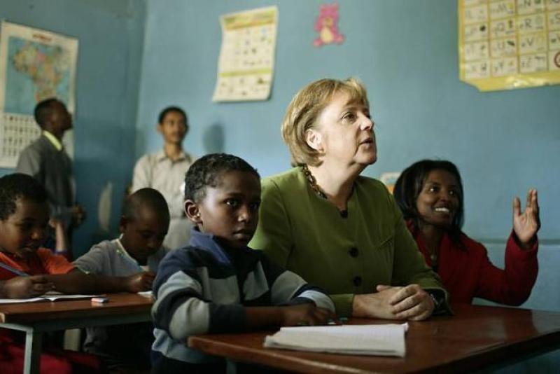 Η Μέρκελ στην Αφρική - Το προσφυγικό στο επίκεντρο - Media