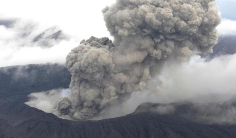 «Έκρηξη ανά πάσα στιγμή» αναμένεται από το μεγαλύτερο ηφαίστειο της Ιαπωνίας (Phto-Video) - Media
