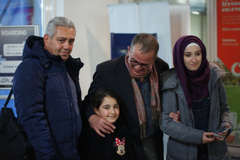 Παρουσία Μουζάλα αναχώρησαν 111 πρόσφυγες για μετεγκατάσταση στην Φινλανδία - Media