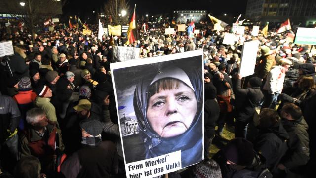 Νεοναζιστικά τάγματα εφόδου στη Γερμανία - Έξαρση των οργανωμένων επιθέσεων κατά μεταναστών - Media