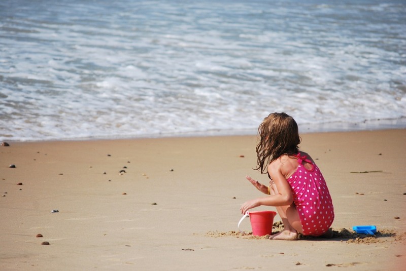 Φρίκη: Βίασε 6χρονο κοριτσάκι και το άφησε να πεθάνει σε παραλία - Media