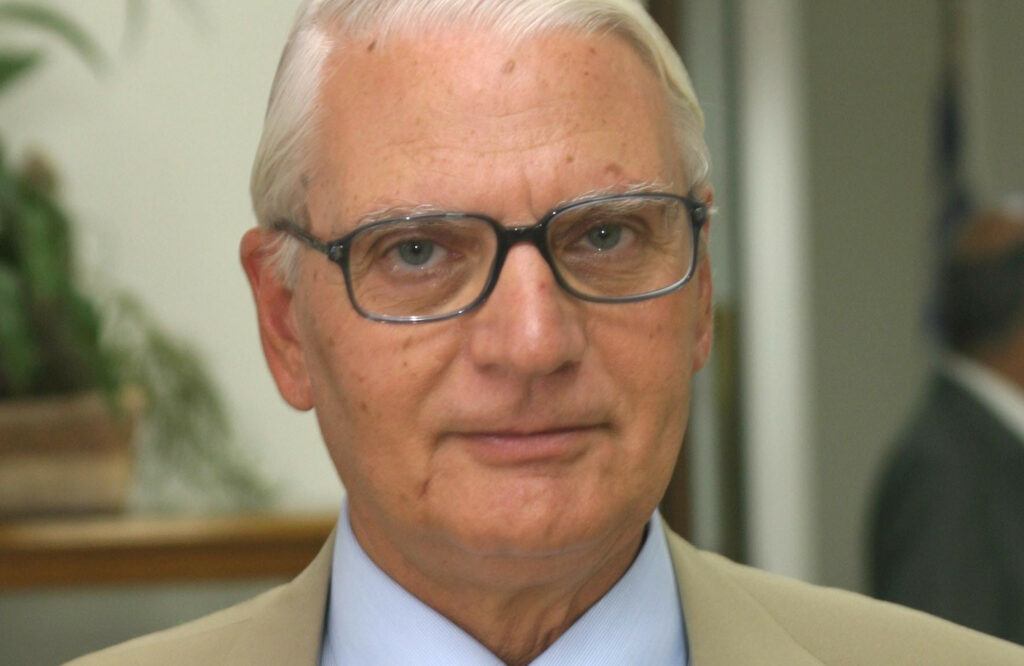Παραιτήθηκε, με αιχμές, ο Πέτρος Παραράς από την Επιτροπή Αναθεώρησης του Συντάγματος-Πώς σχολιάζει η κυβέρνηση - Media