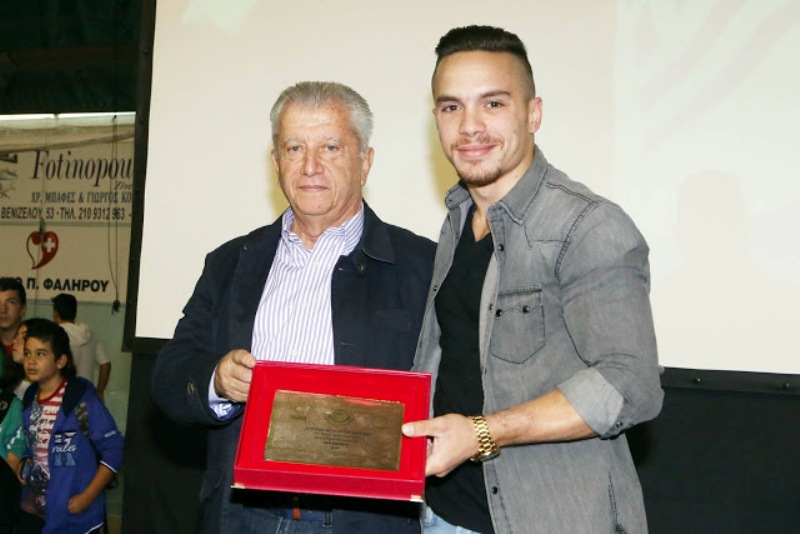 Ο Δήμος Ν. Σμύρνης τίμησε τον Λευτέρη Πετρούνια (Photos) - Media