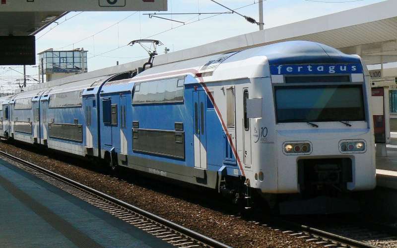 «Να τρώτε για να μη καθυστερούν τα τρένα»: Η ανατρεπτική συμβουλή πορτογαλικής εταιρείας τρένων - Media