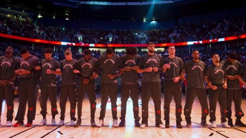 Μήνυμα των Ράπτορς κατά του ρατσισμού - Media