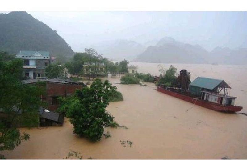 Σαρώνει ο τυφώνας Σαρίκα την Ασία - Τουλάχιστον 30 νεκροί στο Βιετνάμ (Photos) - Media
