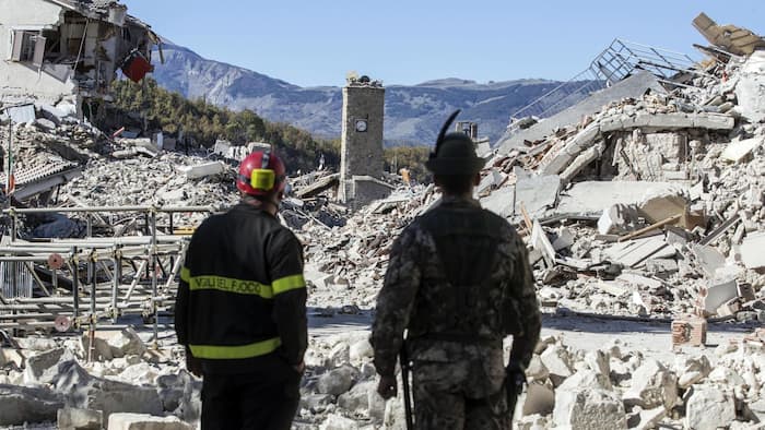 Σεισμός Ιταλίας: Δεκάδες χιλιάδες άστεγοι - Η δόνηση έσπασε και τάφους   - Media