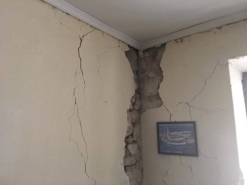 Ο ισχυρός σεισμός των Ιωαννίνων έριξε δύο σπίτια στο Τεπελένι  - Media
