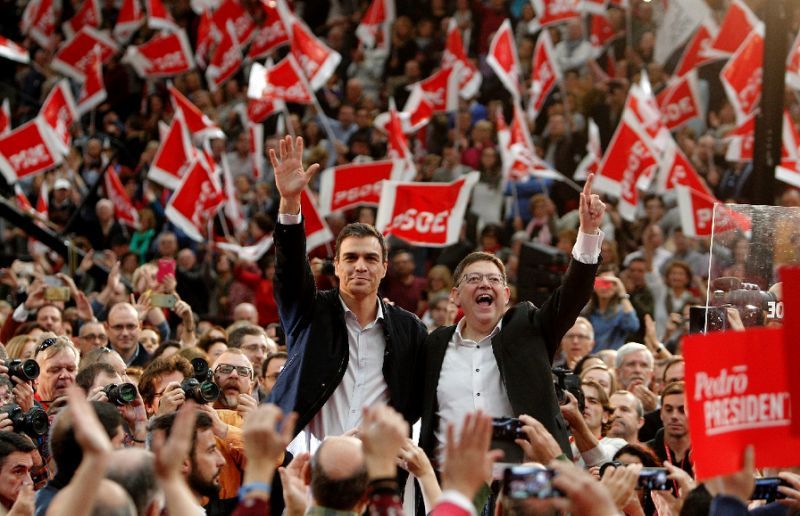 «Πλάτες» από τους σοσιαλιστές στον Ραχόι για να κυβερνήσει στην Ισπανία - Media
