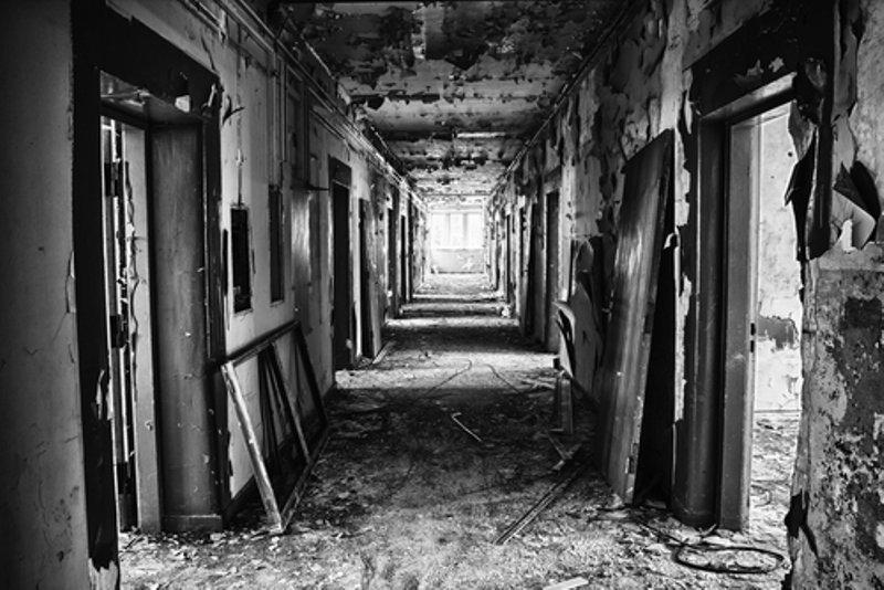 Τρομακτική εμπειρία σε «Στοιχειωμένο Σπίτι» - Τα απίστευτα βασανιστήρια που πέρασε η κοπέλα (Σκληρές Εικόνες - Video)  - Media