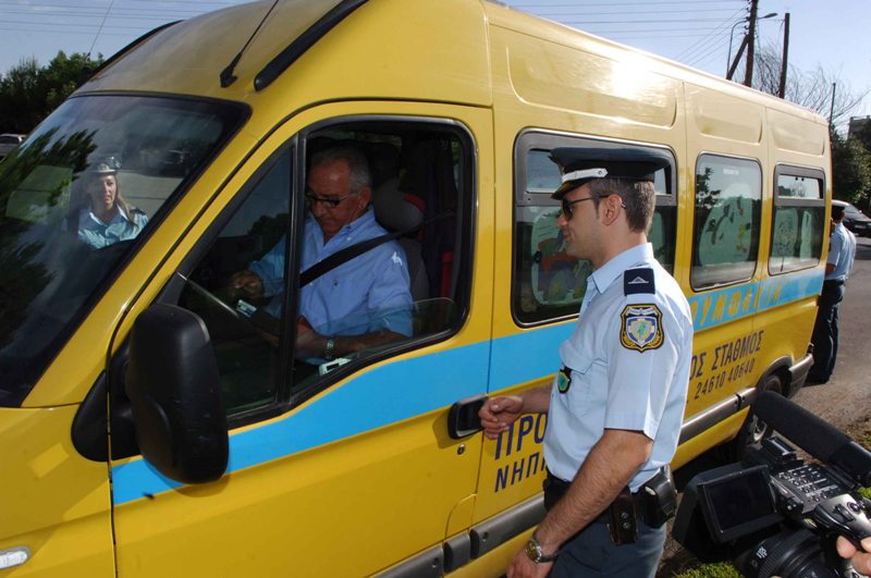 «Γερασμένα» σχολικά με ακόμα πιο γερασμένους οδηγούς μεταφέρουν τα παιδιά στην Ελλάδα - Media