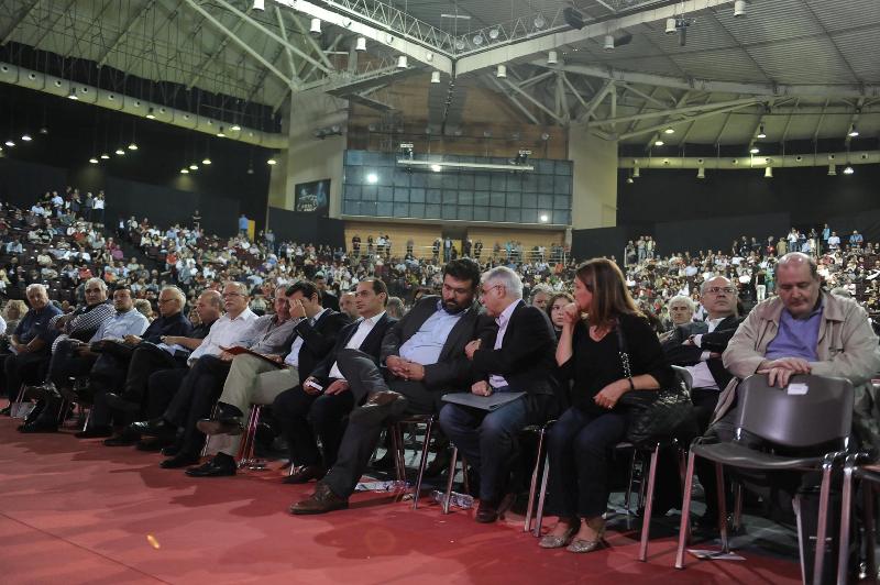 Νυχτερινές αψιμαχίες στο συνέδριο του ΣΥΡΙΖΑ για το καταστατικό  - Media