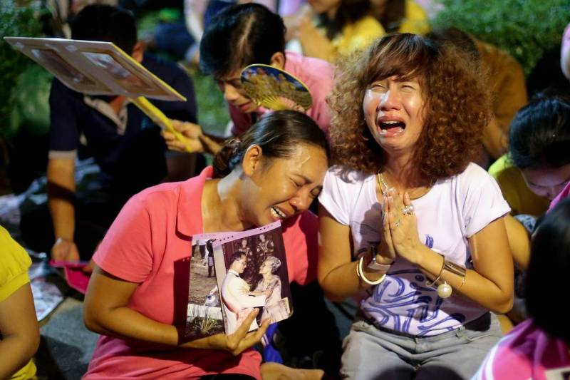 Ταϊλάνδη: Σε αργία οι δημόσιες υπηρεσίες, ανοικτό το χρηματιστήριο, μετά το θάνατο του βασιλιά - Media