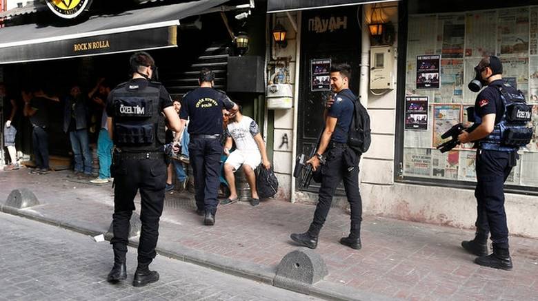 Περισσότερες από 70.000 συλλήψεις στην Τουρκία μετά το πραξικόπημα - Media