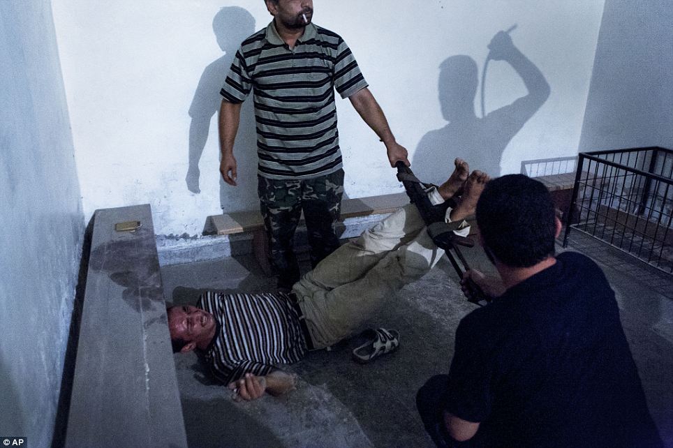 Ο Ερντογάν αναβιώνει το «Εξπρές του Μεσονυχτίου» - Καταγγελίες για φριχτά βασανιστήρια σε φυλακές - Media