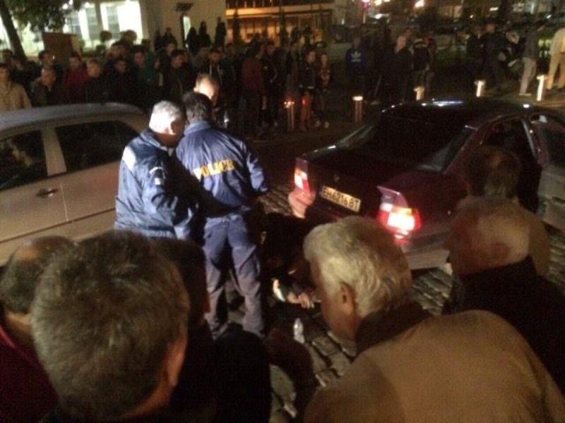Πυροβολισμοί και ανθρωποκυνηγητό στην κεντρική πλατεία της  Ξάνθης (Photo - Video) - Media