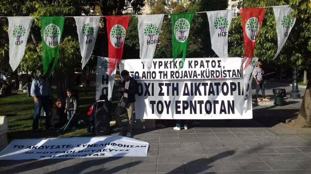 Συγκέντρωση διαμαρτυρίας στο Σύνταγμα για τις συλλήψεις των ηγετών και βουλευτών του φιλοκουρδικού HDP (Photos) - Media
