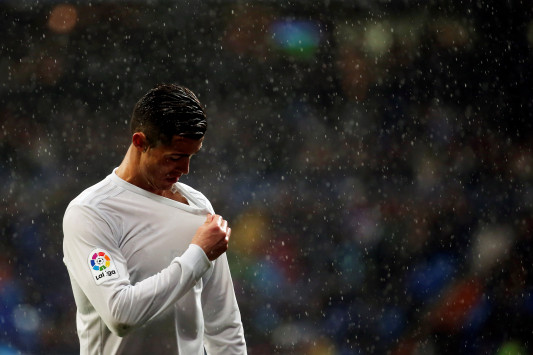 Η βροχή ξέβαψε τις φανέλες της Ρεάλ - Το απόλυτο κάζο για τη βασίλισσα (Photo) - Media