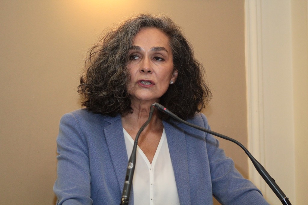 Σοφία Σακοράφα προς Γιοχάνες Χαν: Δίνετε χρόνο και άλλοθι στην Τουρκία να συνεχίζει την πολιτική της, οδηγώντας τη δική σας σε αδιέξοδο - Media