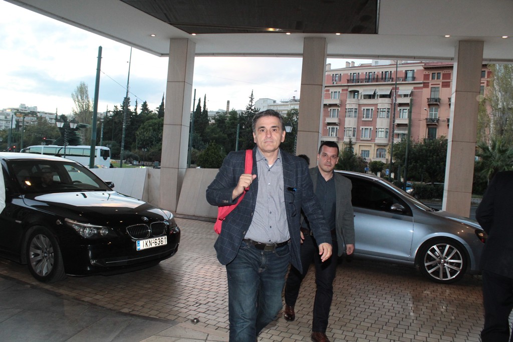 Νέο σχέδιο των θεσμών με παρατηρήσεις της ελληνικής πλευράς - Θρίλερ μέχρι να κλείσει η αξιολόγηση - Media