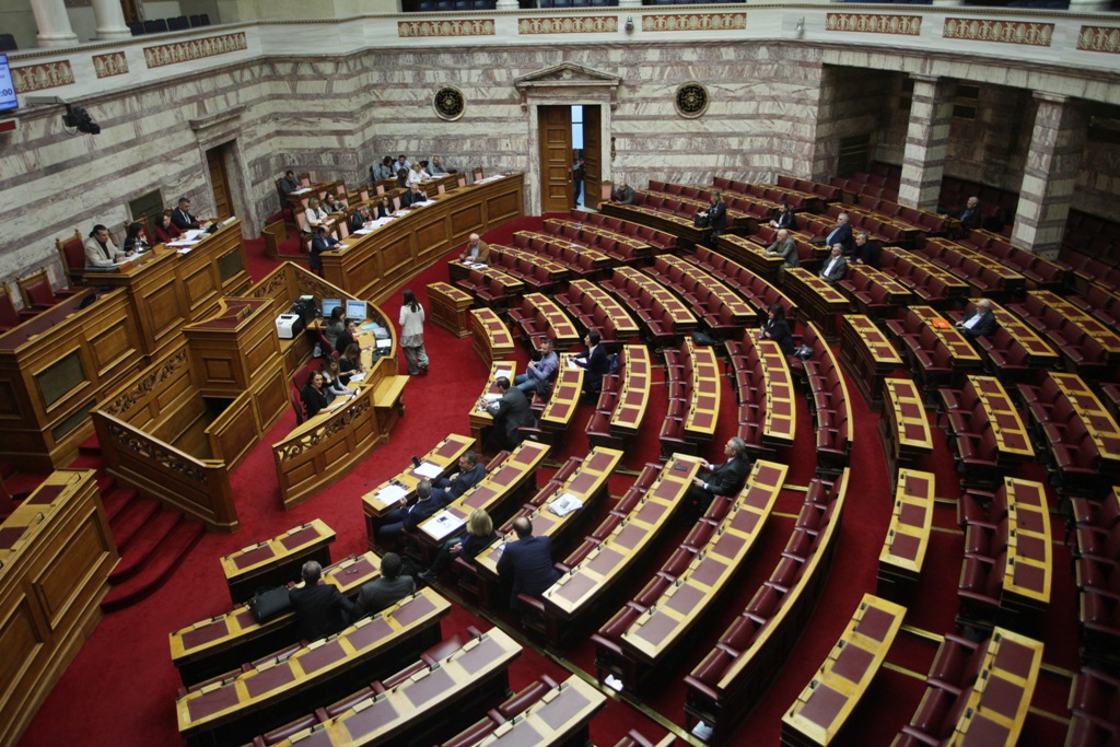 Βουλή: Ψηφίστηκε το νομοσχέδιο για τα εργασιακά - Media
