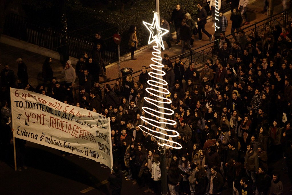 Ολοκληρώθηκε η πορεία για την επέτειο του Πολυτεχνείου (Photos) - Media