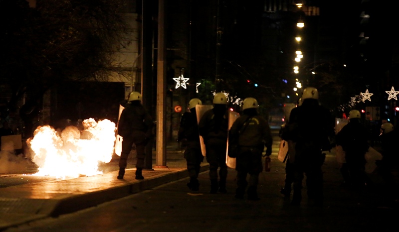 Αστυνομικοί: «Καλοστημένη παράσταση» τα επεισόδια στο Πολυτεχνείο - Αιχμές κατά της κυβέρνησης για τα Εξάρχεια - Media