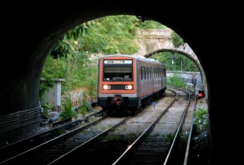Προβλήματα και καθυστερήσεις στα δρομολόγια του Ηλεκτρικού  - Media