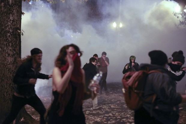 Πυροβόλησαν διαδηλωτή σε διαμαρτυρία κατά του Τραμπ στο Πόρτλαντ - Media