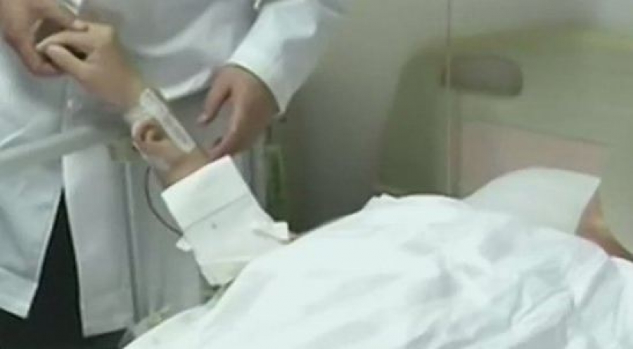 Απίστευτο, όμως αληθινό: Το αυτί του μεγαλώνει στο... χέρι του - Δείτε πως (Video) - Media