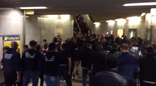 Μαυροφορεμένοι οι Βόσνιοι οπαδοί - Φωνάζουν συνθήματα στο μετρό του Συντάγματος (Video) - Media