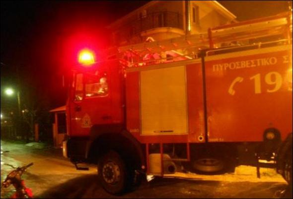 Πήρε φωτιά αυτοκίνητο στη Λεωφόρο Καβάλας - Κυκλοφοριακό κομφούζιο στο ύψος του Αιγάλεω - Media