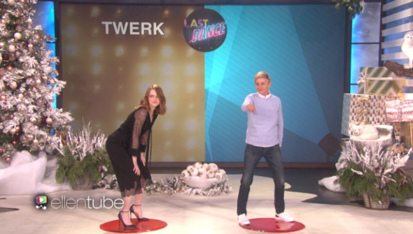 Η Έμμα Στόουν χορεύει τσιφτετέλι στην εκπομπή της Ντε Τζένερις (Video) - Media